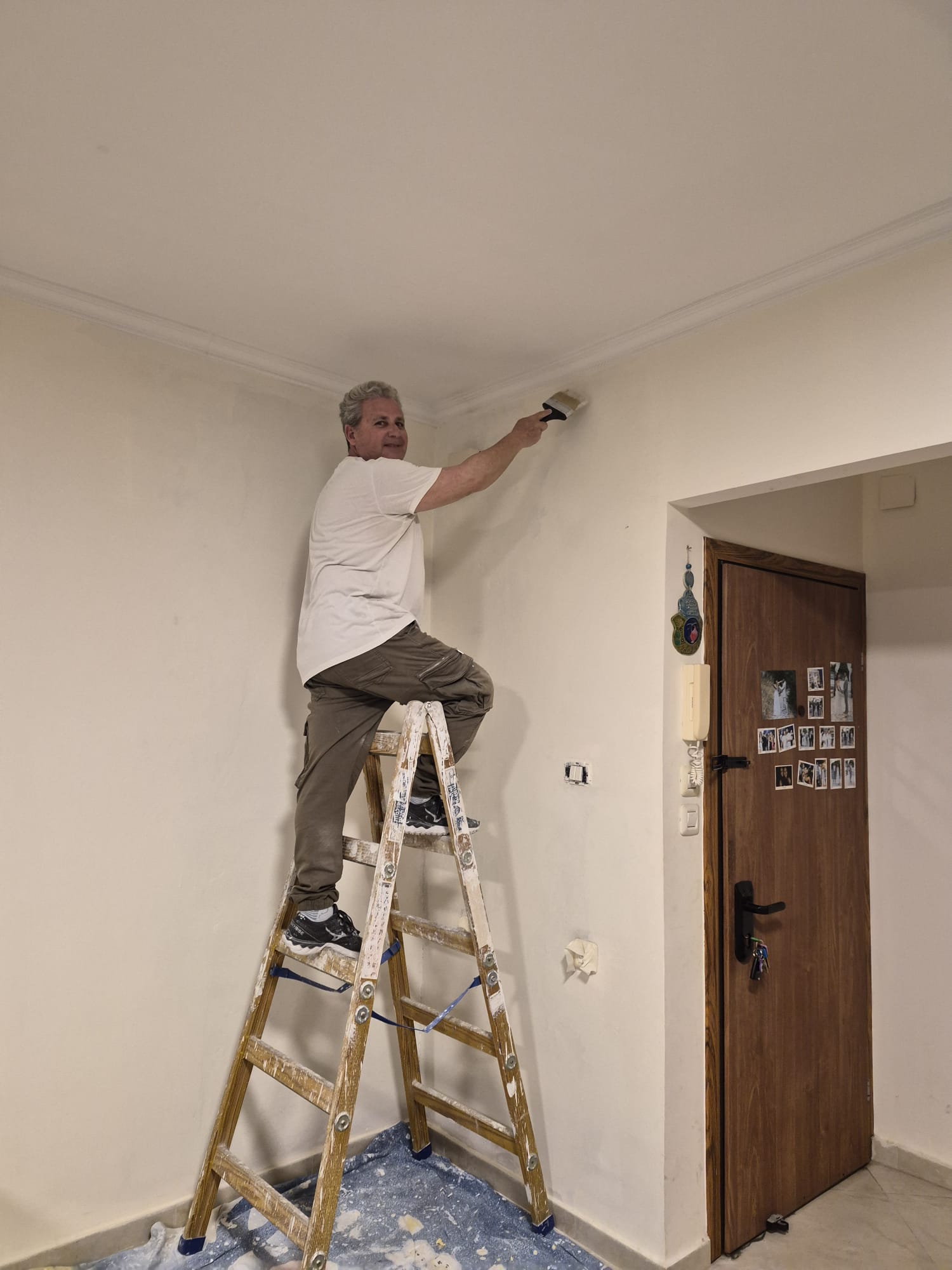 הסרת טפטים וצביה מחדש